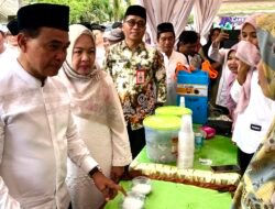 Bupati Zairullah Resmi Buka Pasar Wadai Ramadan, Borong Takjil Pedagang